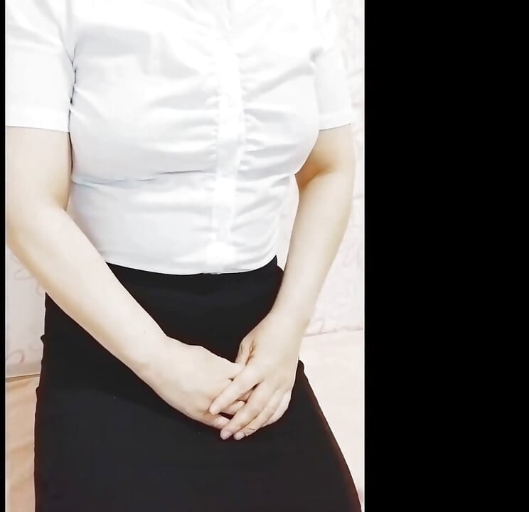 Заміжня жінка мастурбує
