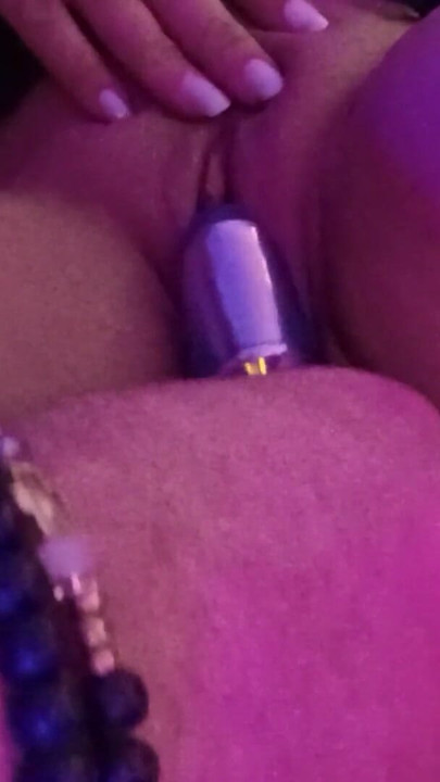 Creampie suivi d'un gode en glace et du fist. | Clip 1