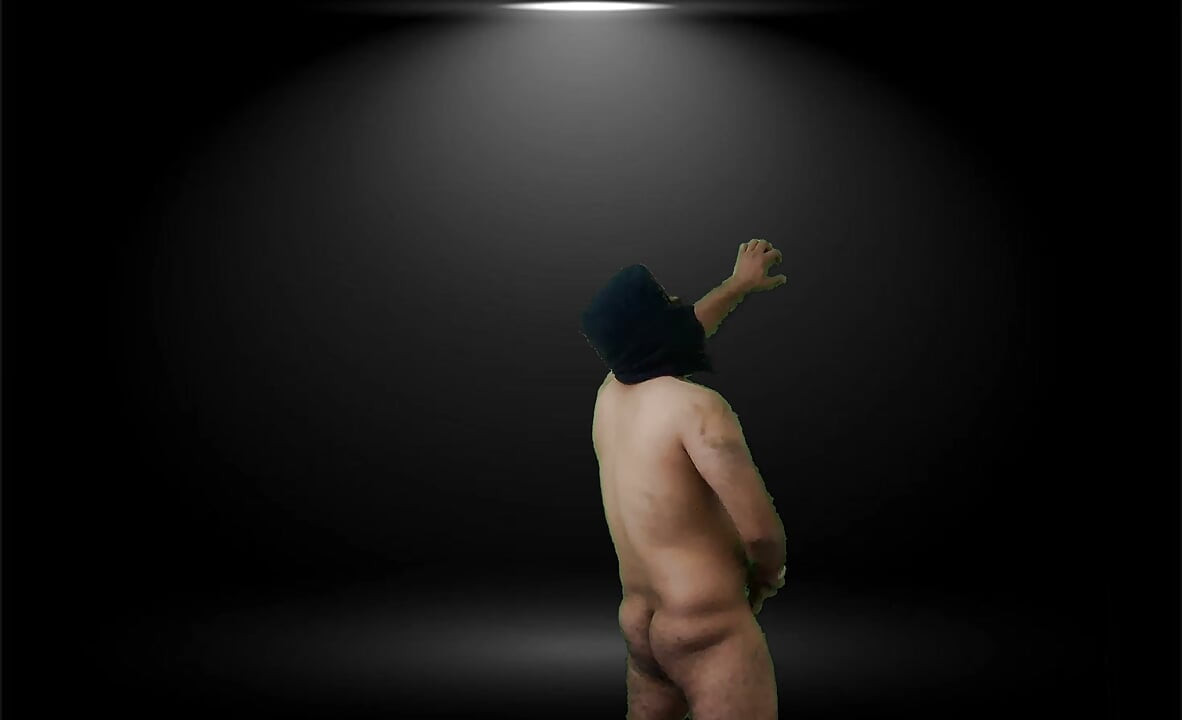 Bărbat păros, slujbă de noapte, scurgere nocturnă