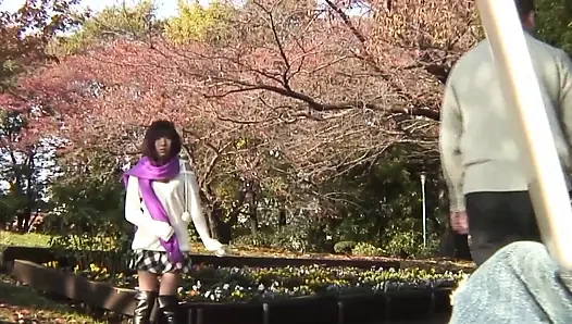 Orient hizmetçiler sahne 1_slim Asyalı hizmetçi mahiru tsubaki mastürbasyon yapıyor ve iki yarakla sikiliyor