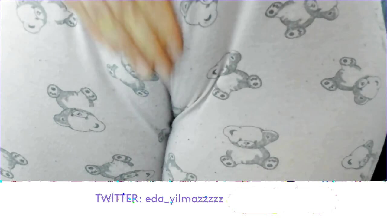 CAMELTOE- MASTURBATE WITH PAJAMA- RUBBING PUSSY WITH PAJAMA