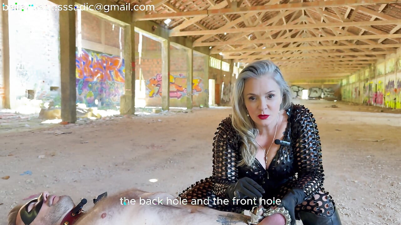 女皇貝拉在貞操帶中入侵尿道奴隸