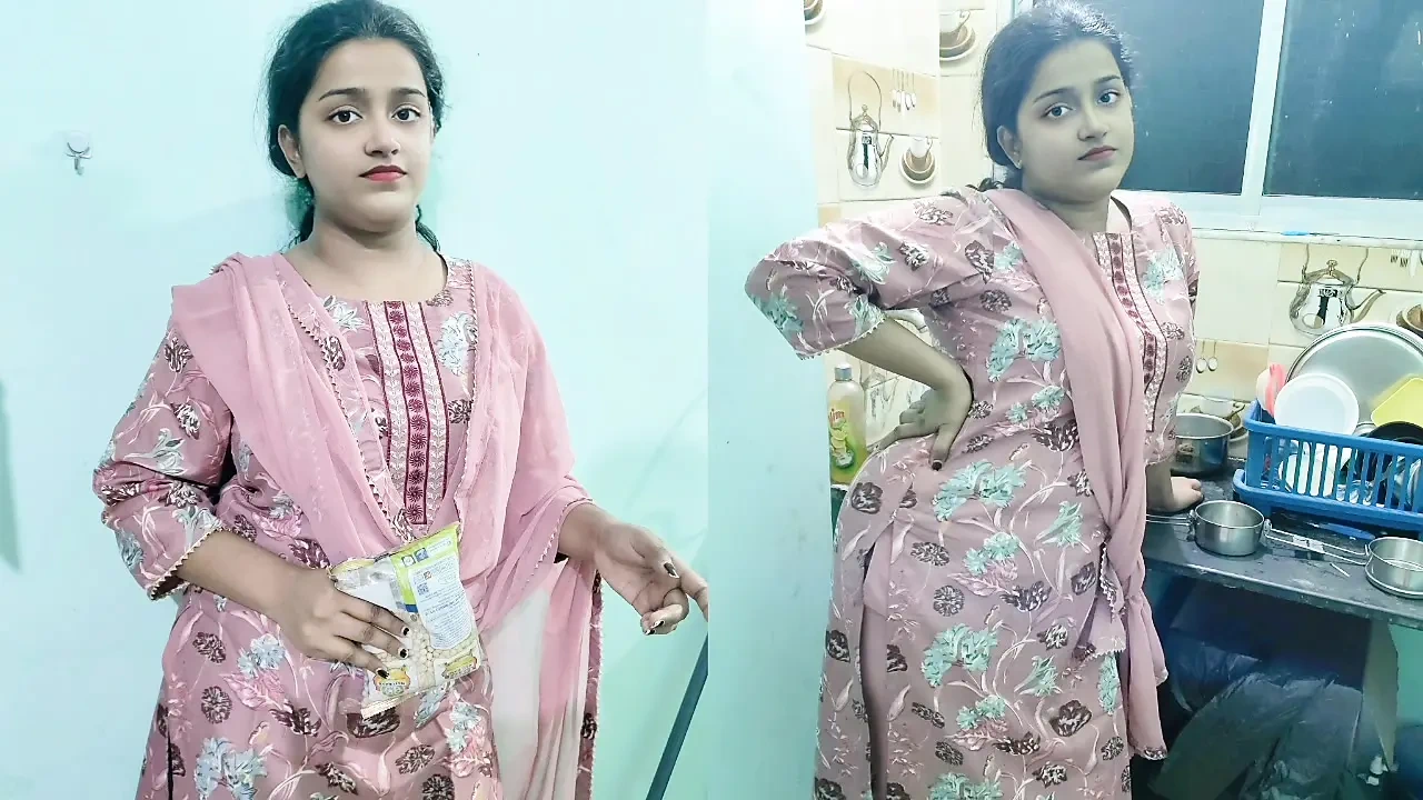 女仆阿姨生病了，所以她今天把她的处女继女送去工作