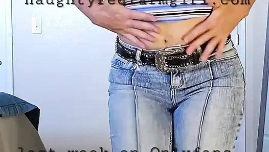 Kızıl saçlı kız çiftliğin her yerinde kendini deli gibi sikiyor