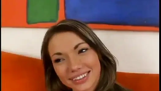 Cewek terangsang menikmati memberikan blowie yang bagus untuk kontol keras