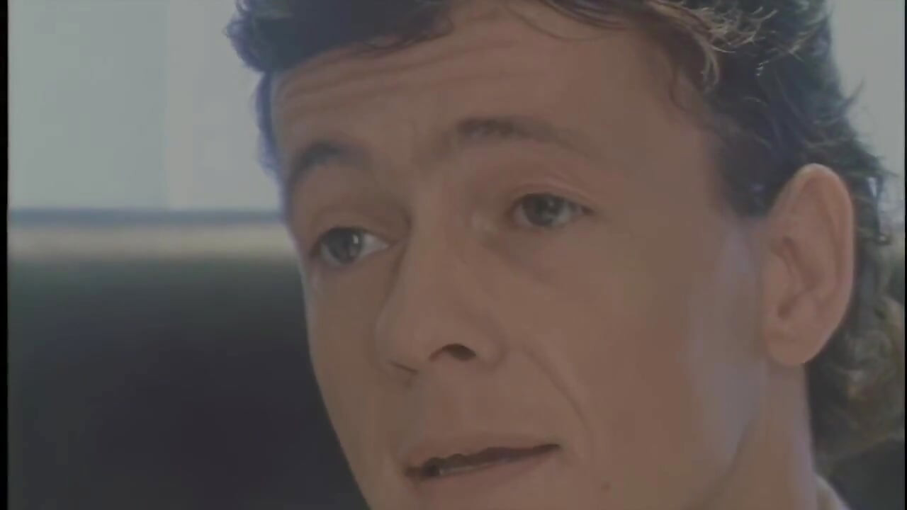 La Vénus Blanche Dans Le Bureau Avale Tout