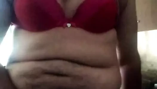 Manx porn video – J'aime bien me masturber avec mon soutien gorge