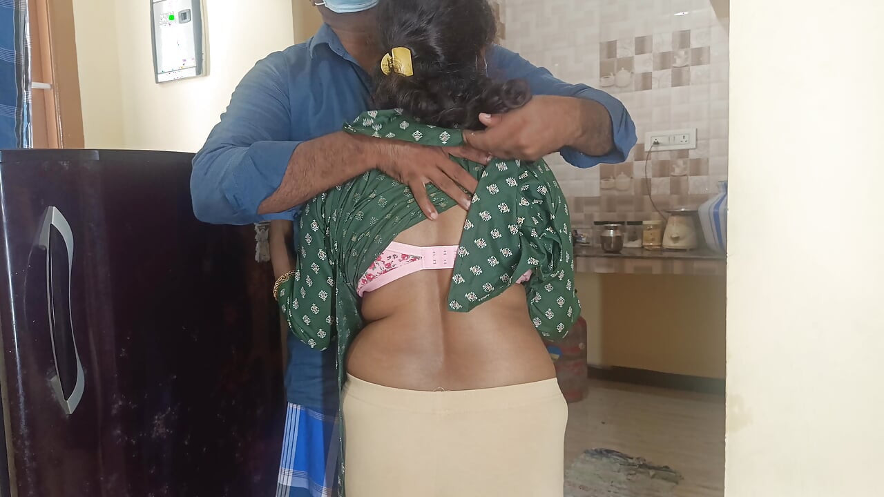 แม่บ้านเพลิดเพลินกับลูกพี่ลูกน้องชาย