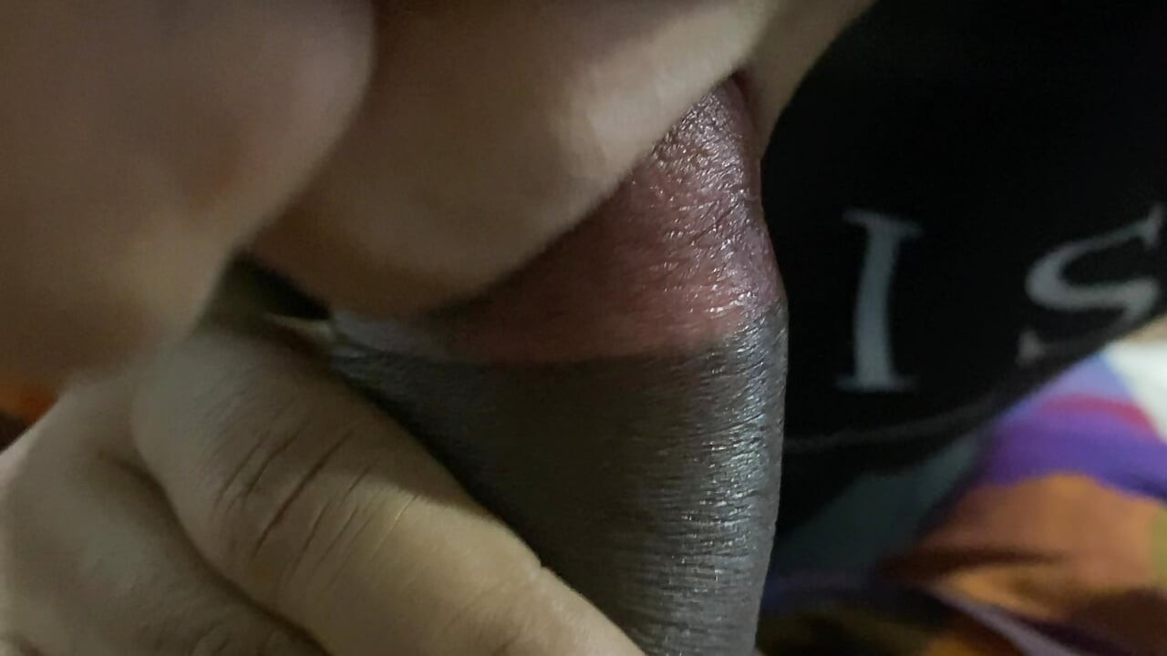 Muslimanski dječaci crveni kurac puši indijska debela djevojka Sperma na usta