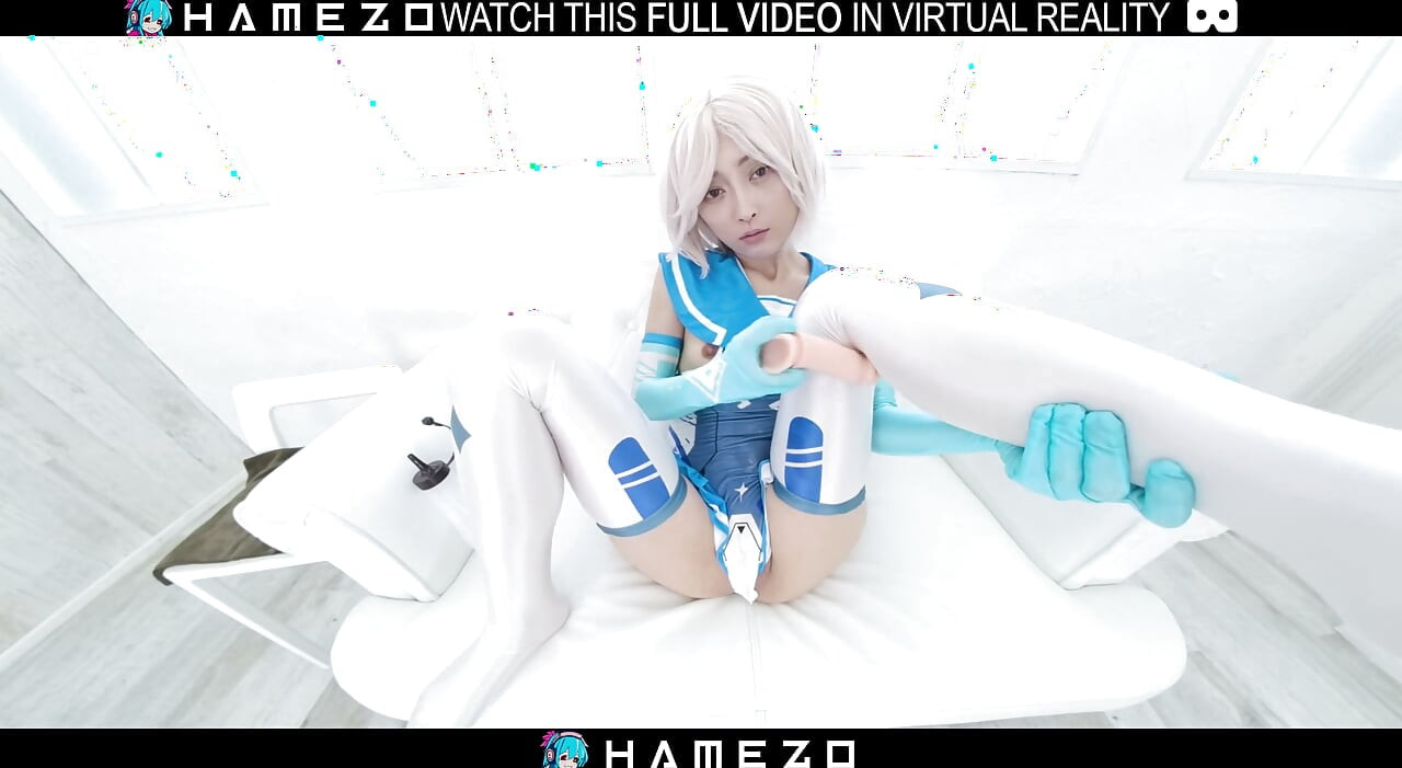 在VR中，迷人的日本美女Sora Suda一边呻吟一边高潮。