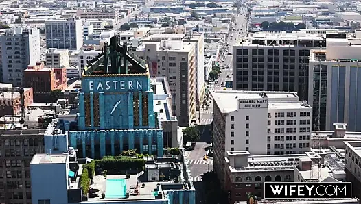 Evli kadın minyon Rebecca Love en iyi büyük zenci ateşli evli kadın fantezisini gerçekleştiriyor