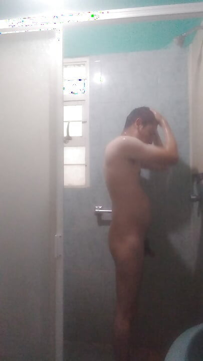 Pria mandi