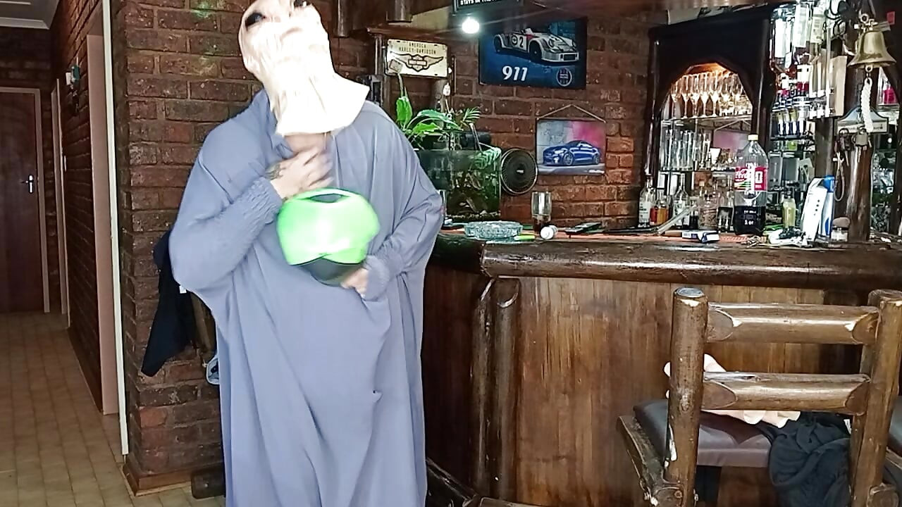 Bulaşık azgın uzaylı uzaydan yeni çıktı