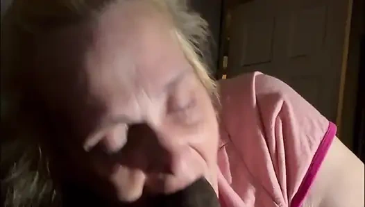 Headrietta: nyepong raksasa pria kulit hitam