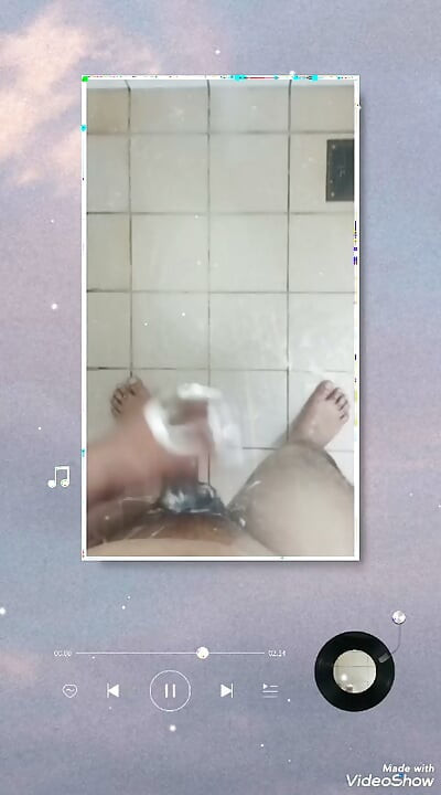 샤워하면서 자지 자위하기