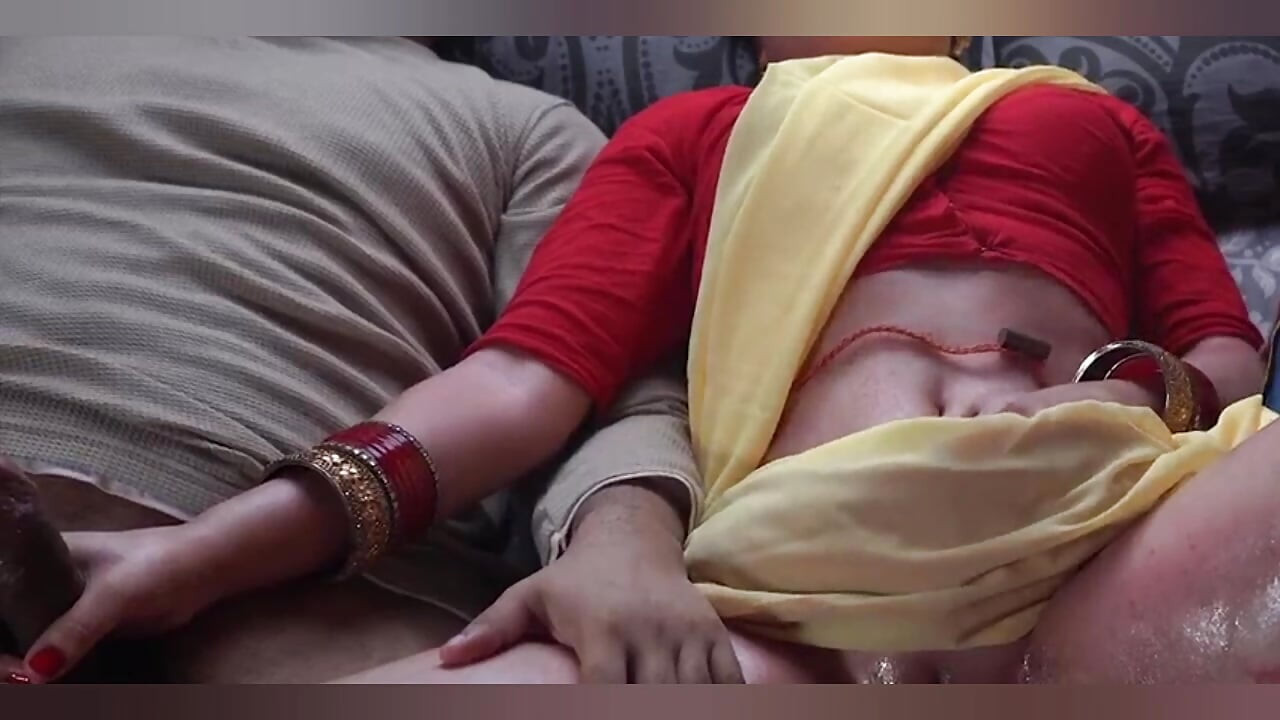 Indische Desi XXX stiefMUTTER und stiefsohn Desi ficken in hindi