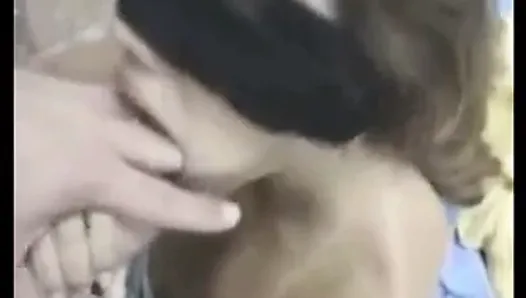 Un mari cocu filme sa femme en train de prendre une grosse bite arabe