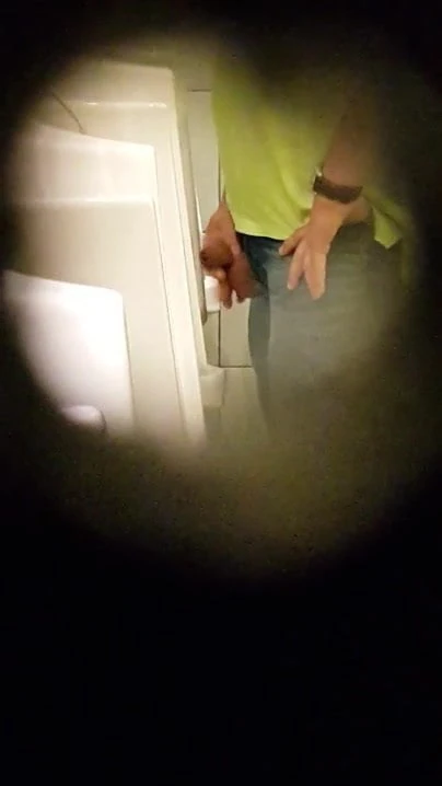 Str8 spy on guy VI