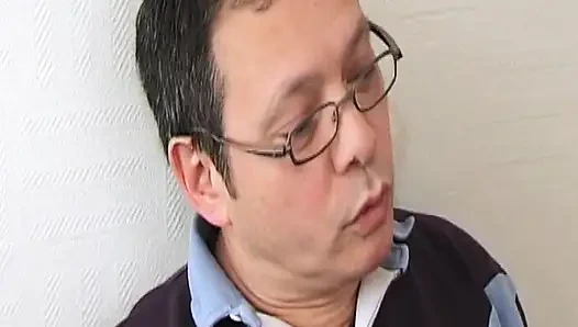 Abgeschleppte blonde französische hure reitet zwei schwänze vor gesichtsbesamungen