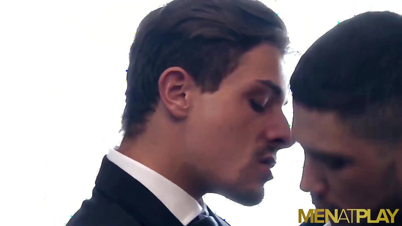MENATPLAY - Muscular Dato Foland cums in Carter Dane mouth