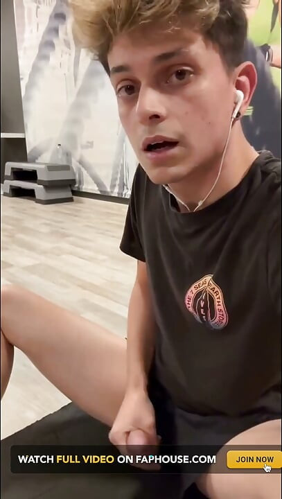 Got Horny in the Gym While Training so I Decided to Take the Risk and Jerk off Hoping to Get Caught