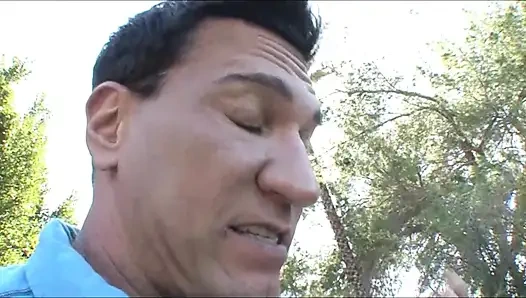 Reiten Auf Der Couch Für Eine Schöne Brünette