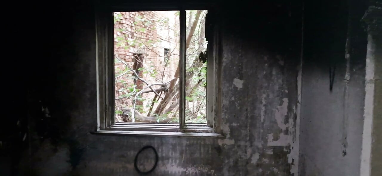 Un Jeune Baiseur Dans Une Usine Abandonnée a Rencontré Son Papa Et Lui a Baisé Les Trous Fort Jusqu’à Ce Qu’il Vienne