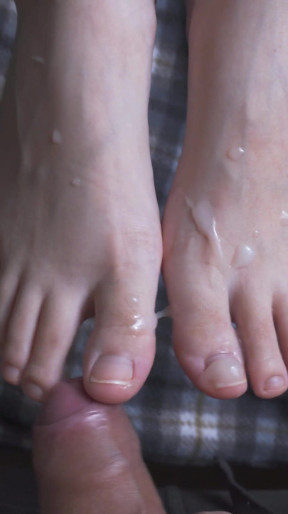 CUM ON HER FEET. A beautiful white girl with pink feet gives a footjob and gets a cumshot | Clip 2