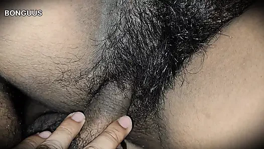 Desi tante teilt bett, wenn ehemann nicht zu hause ist Behaarte muschi ficken