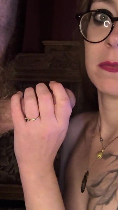 Seksowne, lubieżne szkolenie sissy w ssaniu fiuta z eunuchowym sługą pani Thrope | Klip 1