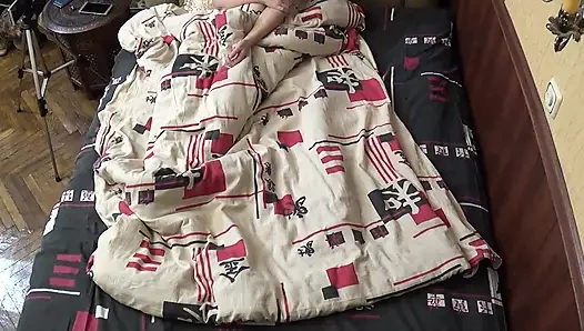 Сухая дрочка от моей жены в супружеской постели