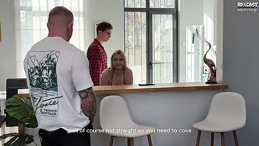 Hinter den Kulissen! Heiße, funky Stadt fickt hart beim Pornodreh mit ihren Stiefbrüdern!