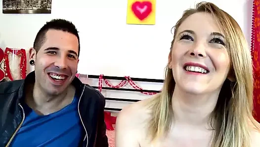 Taze amcık Cristal Bardzo sarışın saçlı azgın