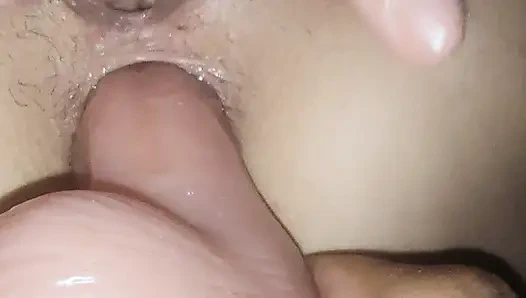 Bana yardım ediyor, acıtıyor ama conaolador ile anal seksi seviyorum