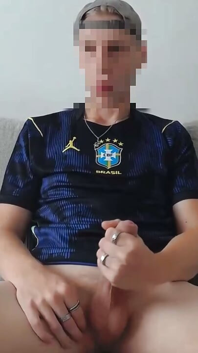 Abang Sange Tertangkap Melancap Lepas Latihan Bola