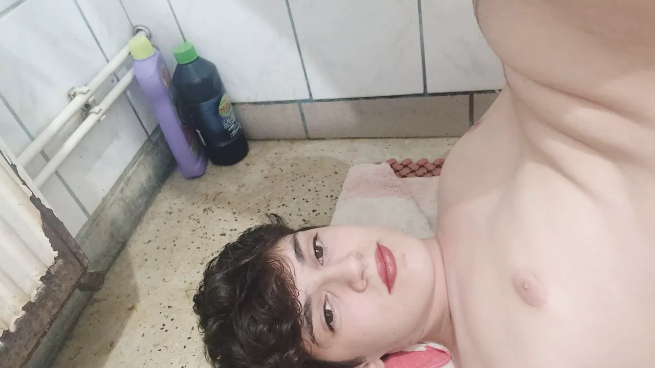 Sissy Serena Romania Drinking her piss