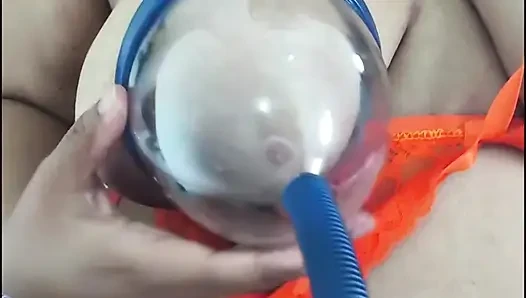 Ich pumpe meine muschi, ich habe am ende einen orgasmus