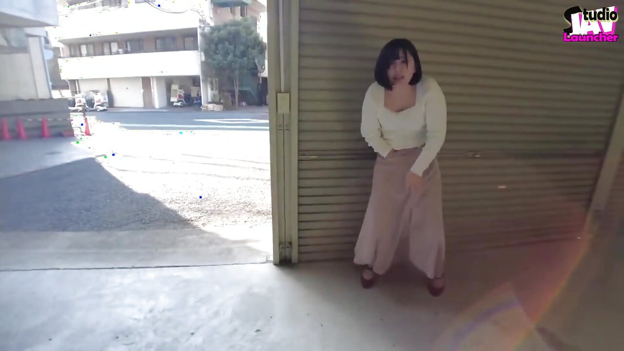Public Ripple - a Sensitive Cutie Shows Her No-hands Trick on a City Acme Walk Chapter-2