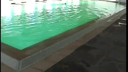 Orta yaşlı seksi kadın azgın amcık için şişe