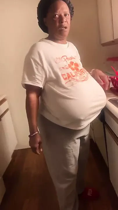 BBW Braless Wife wash Dishes