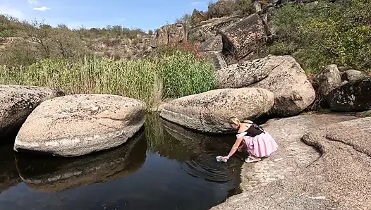 Горничную из корсета жестко отшлепали в Canyon Punishment