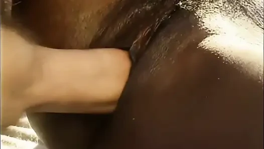 Pelacur kulit hitam me mohon dicrot di dalam sama pria kulit putih