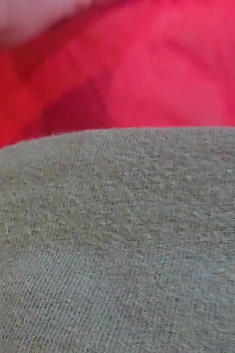 Die ehefrau des freundes fing gerade an, meinen schwanz zu ficken