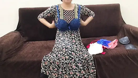 Hintli saara üvey erkek kardeşine viral video öğretiyor Hintçe ses sara üvey erkek kardeşine ne tür sütyen ve sütyen öğretiyor