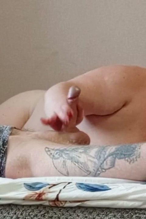 Styvmamma sväljer kuk djupt och sväljer sperma