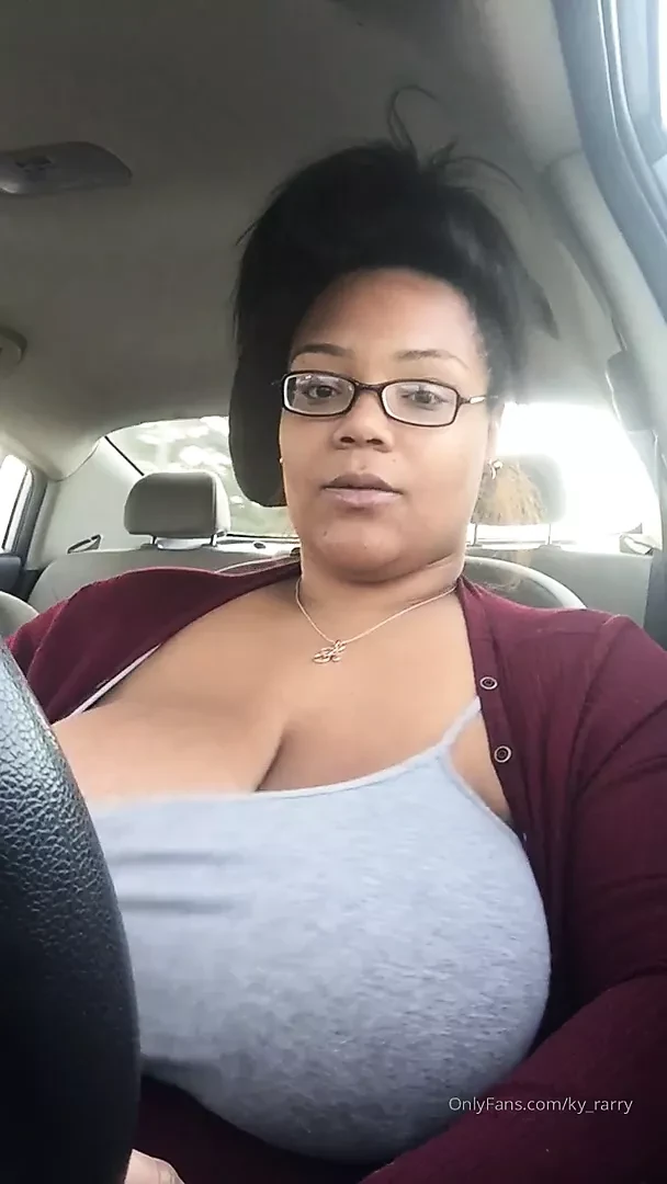 Solo bbw guida mostrando grandi tette cadenti