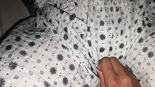 Бенгальская 18-летняя красивая возбужденная девушка, тугую девственную киску трахает недавно бойфренд.