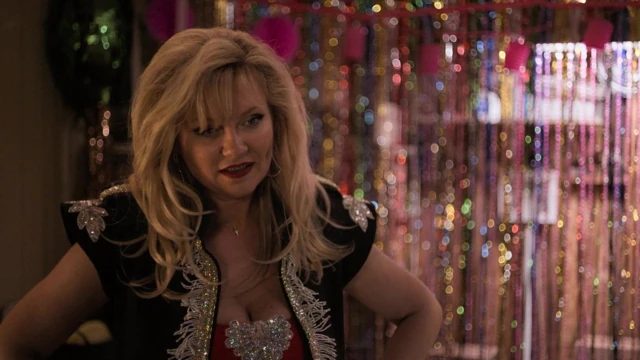 Kirsten Dunst - '关于在佛罗里达州中部成为神' s1e02