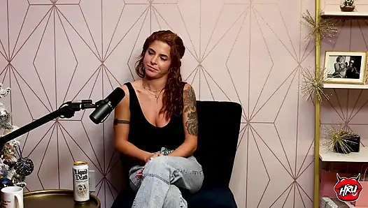 Lumi Ray: fışkırtıyor, ünlülerle sikişiyor ve 3 saatlik seks