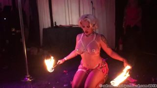 Bella Bathory - burleskowy taniec balonowy